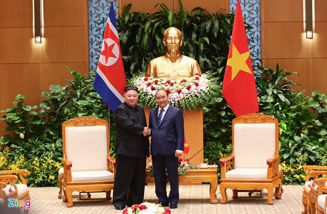 Thủ tướng Nguyễn Xuân Phúc hội kiến cùng Chủ tịch Triều Tiên Chủ tịch Kim Jong-un. Ảnh: Zing