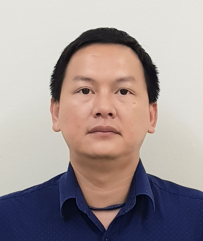 Chuyên viên Vụ Quan hệ quốc tế Nguyễn Tiến Thân. Ngày 18/8, Cơ quan An ninh điều tra Bộ Công an khởi tố bị can, lệnh bắt tạm giam và khám xét đối với ông Nguyễn Tiến Thân - chuyên viên Vụ Quan hệ quốc tế thuộc Văn phòng Chính phủ) về tội Nhận hối lộ.