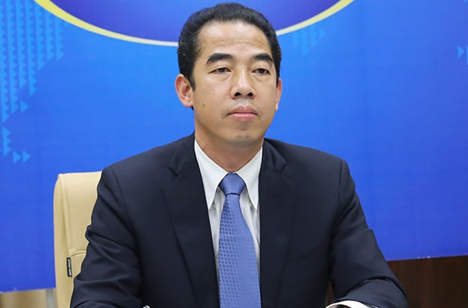 Cựu Thứ trưởng Ngoại giao Tô Anh Dũng. Ngày 28/9, ông Dũng bị Thủ tướng quyết định thi hành kỷ luật bằng hình thức buộc thôi việc. Ban Bí thư đã thi hành kỷ luật bằng hình thức Khai trừ Đảng với ông Dũng. Trước đó, ngày 14/4, Cơ quan An ninh điều tra Bộ Công an đã khởi tố bị can, bắt tạm giam đối với ông Tô Anh Dũng, Thứ trưởng Bộ Ngoại giao về tội “Nhận hối lộ”.