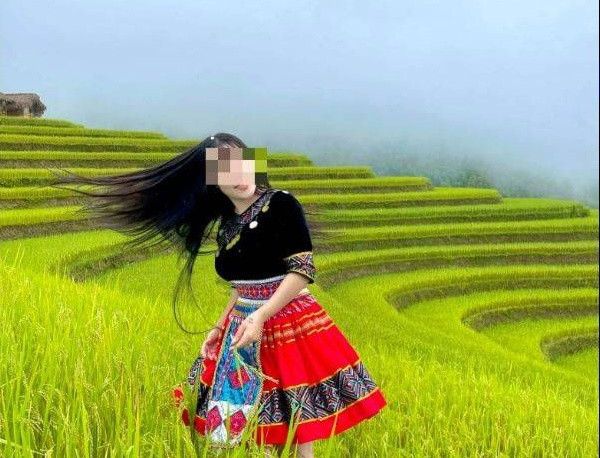 Nữ nạn nhân khi trao đổi với báo chí về vụ việc cho biết, buổi tối trước khi xảy ra sự việc, chị có ngồi ăn, uống rượu cùng một số người tại homestay trên. Đồng thời khẳng định, chị không quen và không biết có sự xuất hiện của Mềnh tại đó và cũng không hề uống chén rượu nào với Mềnh.