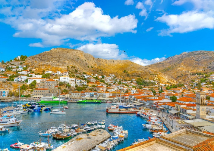 Hydra thuộc quần đảo Saronic của Hy Lạp, nằm ở biển Aegean giữa biển Myrotoan và vịnh Argolic. Diện tích Hydra chỉ khoảng 50km2 với dân số xấp xỉ 3.000 người. Ảnh: Exploregreek.