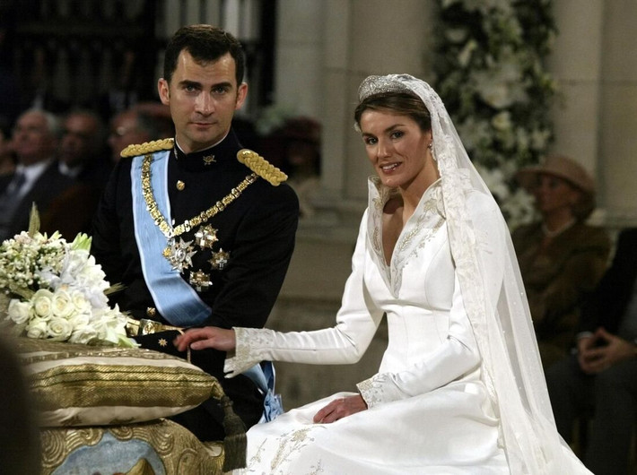 4. Vương hậu Letizia Ortiz Rocasolano: Đám cưới của Hoàng gia Tây Ban Nha cũng không kém phần xa hoa, lộng lẫy với chi phí ước tính tiêu tốn khoảng 19 triệu bảng Anh. Ảnh: Elegancepedia.
