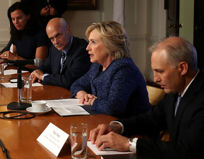 Trong khi bà Clinton có 11,6 triệu người theo dõi trên facebook thì ông Trump có 7,3 triệu người theo dõi tài khoản cá nhân. Ảnh: Getty Images.