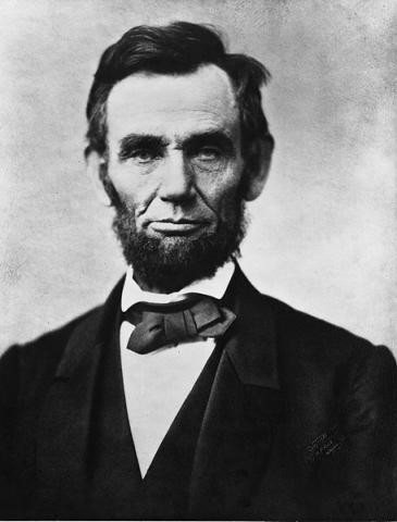 Tổng thống Abraham Lincoln nổi tiếng với việc công bố Tuyên ngôn Giải phóng Nô lệ.