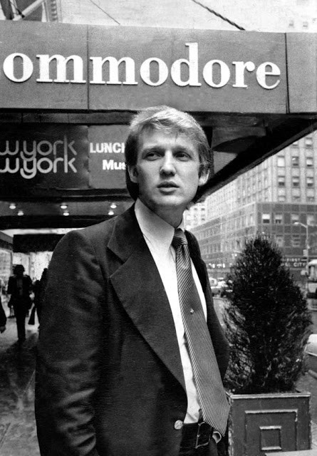 Sinh ra và lớn lên ở New York, ông Donald Trump đánh bại bà Hillary Clinton trong cuộc đua vào Nhà Trắng năm 2016. Ông đã trở thành Tổng thống thứ 45 của Mỹ. Trong ảnh là Tổng thống Mỹ đắc cử Donald Trump ở New York năm 1976.
