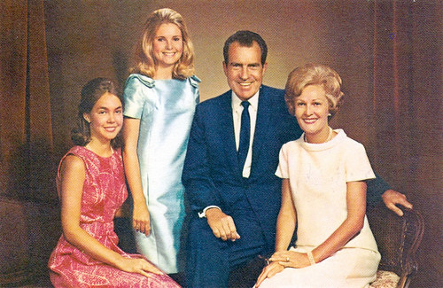 Một sĩ quan phụ tá thân cận của Tổng thống Nixon là Alexander Haig từng giễu cợt mối quan hệ giữa ông chủ Nhà Trắng và Bebe Rebozo là mối quan hệ đồng tính luyến ái. Mối quan hệ thân thiết đặc biệt trong 44 năm giữa hai người cộng với việc người bạn này thường xuyên có mặt trong những ngày lễ quan trọng khiến nhiều người coi Rebozo là thành viên trong gia đình Nixon.
