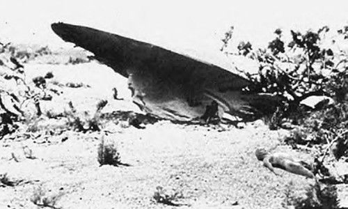 UFO xuất hiện ở Roswell, Mỹ năm 1947. Khi ấy, truyền thông Mỹ đồng loạt đưa tin một vật thể bay không xác định (UFO) đáp xuống một khu vực gần thành phố Roswell, bang New Mexico trong tháng 6 hoặc 7/1947.