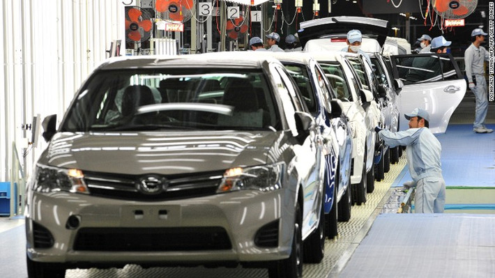 Toyota Corolla là mẫu ô tô bán chạy nhất mọi thời đại. Nó xuất hiện lần đầu trên thị trường vào năm 1966 và sớm trở nên phổ biến trên toàn thế giới. Với phiên bản thế hệ 10, Corolla bán được 44,1 triệu chiếc.
