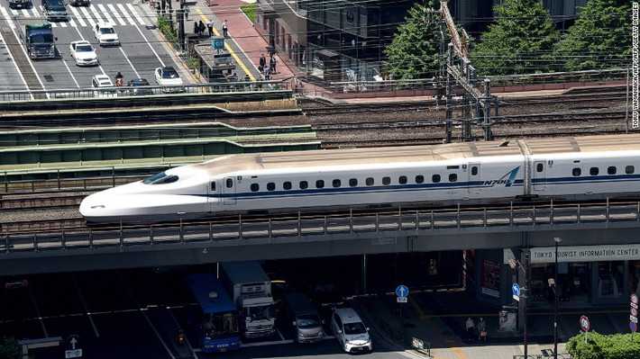 Shinkansen là hệ thống tàu cao tốc có thể đạt tới vận tốc 400 km/h. Đây là tàu cao tốc đầu tiên trên thế giới khi chính thức hoạt động từ năm 1964.