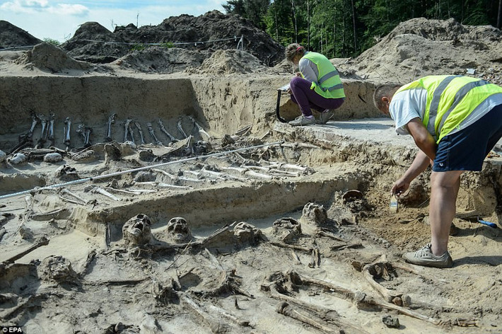 Theo các tài liệu lịch sử, gần 200 lính Nga đã bị lực lượng Ba Lan giết chết trong suốt trận chiến năm 1863 và 282 người khác bị bắt giữ.