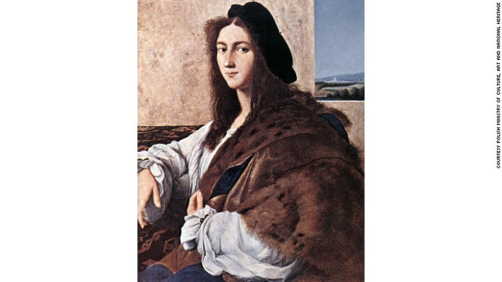 Bức họa sơn dầu "Portrait of a Young Man" của họa sĩ lừng danh Raphael bị lấy mất năm 1945. Tác phẩm này là một trong khoảng 5 triệu di sản văn hóa bị đánh cắp trong Chiến tranh thế giới 2. Bức tranh này từng được treo trong nhà Hitler nhưng về sau không rõ tung tích.