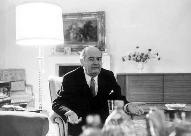 Sĩ quan quân đội Đức Rudolf von Gertsdorff là một trong những người thực hiện kế hoạch ám sát Hitler vô cùng táo bạo. Vào ngày 21/3/1943, Gertsdorff đã mang bom trên người và dự định cho phát nổ để cùng chết với Hitler.