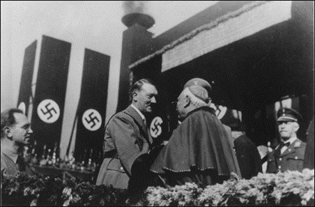 Tuy nhiên, dù được Gersdorff dẫn đường nhưng Hitler vẫn quyết định rời đi thông qua một cánh cửa ngách khi vừa mới xuất hiện được vài phút.