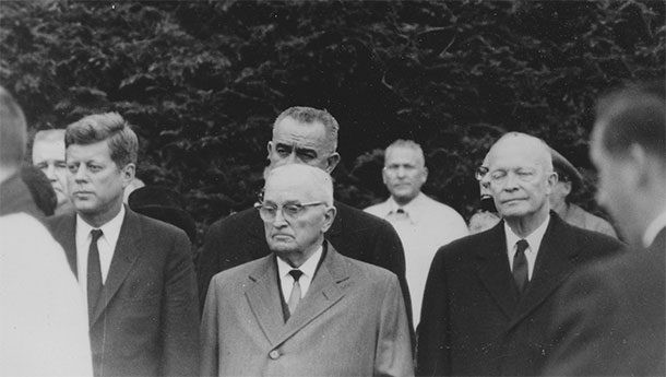 9 đời Tổng thống Mỹ đã tại nhiệm trong thời Chiến tranh Lạnh bao gồm: Harry Truman, Dwight D. Eisenhower, John F. Kennedy, Lyndon B. Johnson, Richard Nixon, Gerald Ford, Jimmy Carter, Ronald Reagan và George HW Bush.