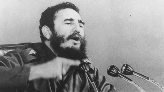 Trong thời gian Chiến tranh Lạnh, Cơ quan tình báo Trung ương Mỹ (CIA) từng lên kế hoạch "ám sát" bộ râu của lãnh tụ Cuba Fidel Castro. Mục đích của CIA là làm bộ râu của ông Fidel bị rụng xuống.