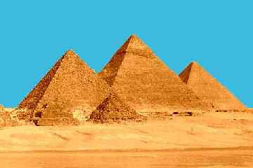 Đặc điểm lý thú nhưng khó lý giải tiếp theo là kim tự tháp Giza hướng về đúng điểm cực Bắc của Trái Đất.