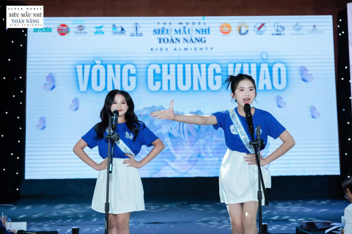 Cô bé sở hữu những bước đi vững vàng, biểu cảm tinh tế và khả năng cảm nhạc tuyệt vời – những tố chất vượt trội giúp em liên tục dẫn đầu trong các phần thi quan trọng.