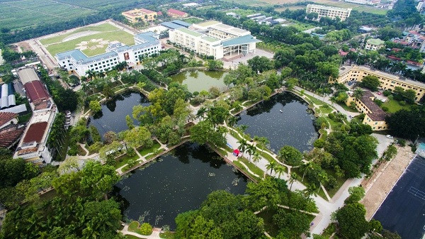 Học viện Nông nghiệp Việt Nam: Thí sinh cần có tổng điểm trung bình cả năm lớp 11 (đối với đợt xét tuyển 1) hoặc lớp 12 (đối với các đợt xét tuyển sau) theo thang điểm 10 của 3 môn theo tổ hợp xét tuyển, cộng điểm ưu tiên (nếu có) đạt từ 20 điểm trở lên. Đợt 1: từ 1/3 - 29/4; Thông báo kết quả xét tuyển vào 4/5. Đợt 2: từ 5/5 - 15/6; Thông báo kết quả xét tuyển vào 20/6.