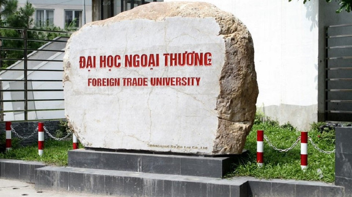 Trường ĐH Ngoại thương: Trường sẽ xét tuyển học bạ dành cho 3 nhóm đối tượng: (1) thí sinh tham gia thi học sinh giỏi, khoa học kỹ thuật quốc gia; (2) thí sinh đạt giải (Nhất, Nhì, Ba) học sinh giỏi cấp tỉnh/thành phố lớp 11 hoặc lớp 12; (3) thí sinh thuộc hệ chuyên của trường THPT trọng điểm quốc gia/THPT chuyên.
