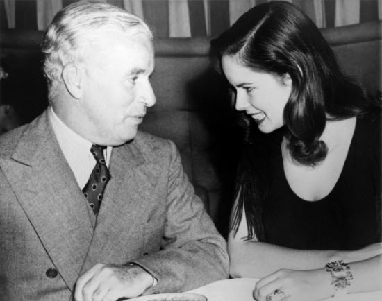 Vua hề Sác lô - Charlie Chaplin cùng vợ Una xuất hiện tại Hoa Kỳ năm 1944.