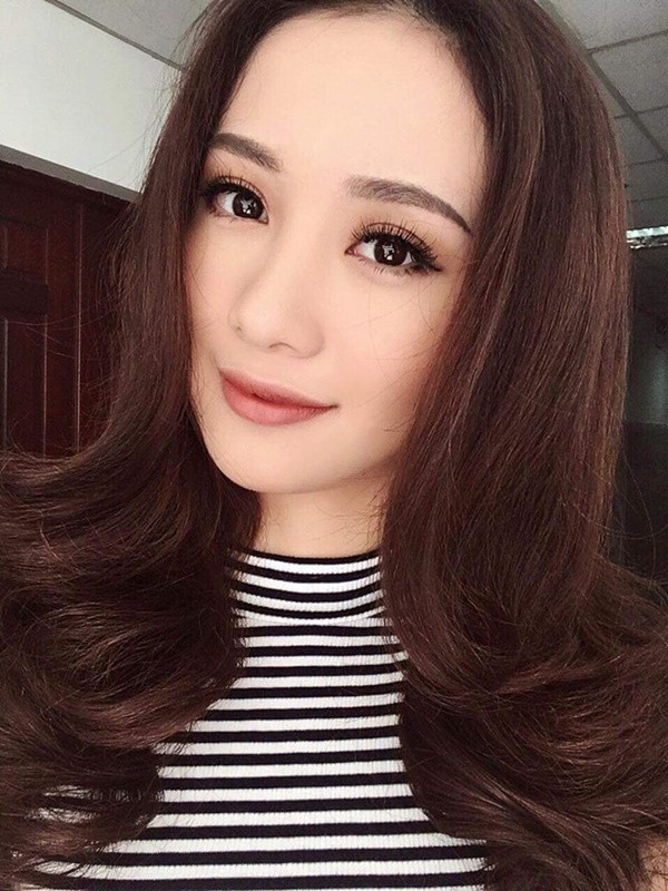 Cô nàng nổi tiếng với đôi mắt to tròn.