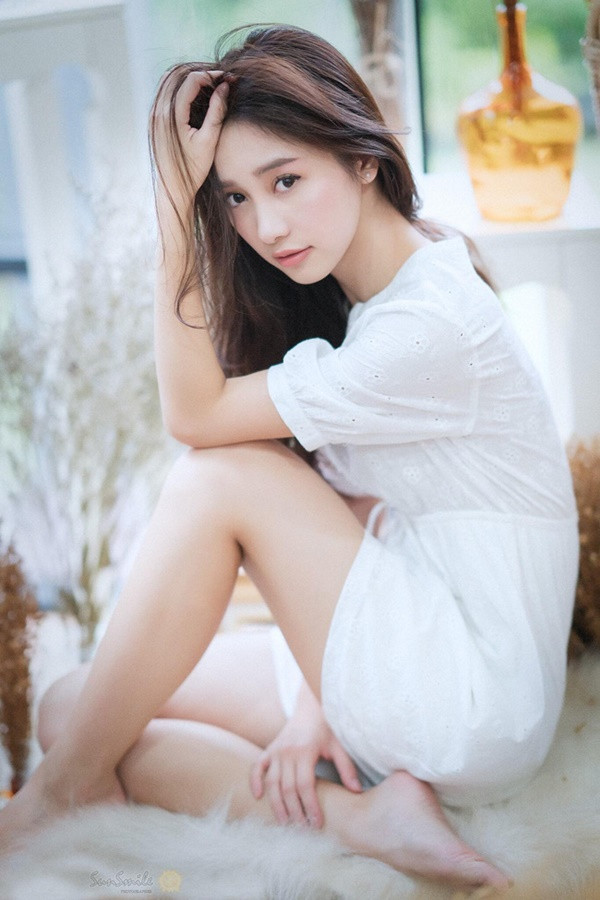 Vẻ đẹp trong sáng khiến Jun Vũ nổi danh ở cả hai nước.