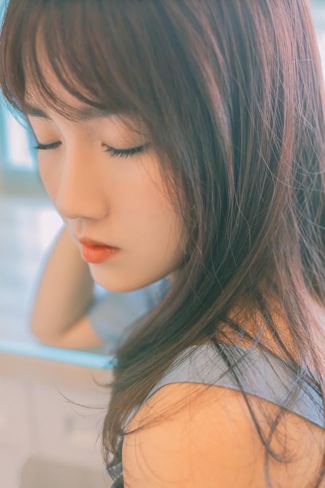 Được biết đến là một hot girl Sài thành, Kiều Trinh bắt đầu nổi trên mạng xã hội từ năm 2013, qua những bộ ảnh xinh lung linh cùng vẻ đẹp ngây thơ kẹo ngọt của mình.