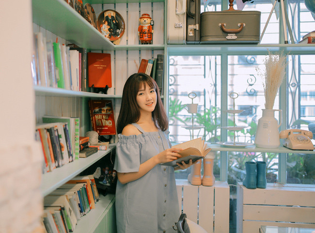Đi cùng với việc học việc làm, Kiều Trinh vẫn thường xuyên tham gia các sự kiện của giới trẻ, đóng phim, làm người mẫu ảnh...