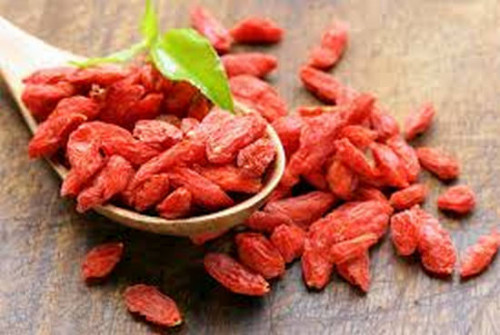 Quả kỳ tử chứa carotenoid cao, chất chống oxy hoá mạnh giúp làm sạch các chất độc và giúp ngăn ngừa ung thư và bệnh tim. Do vậy, kỳ tử chính là một trong những siêu thực phẩm dành cho phụ nữ.