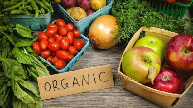 Hãy giải độc cuộc sống bằng cách ăn thực phẩm hữu cơ, dùng các chất tẩy rửa tự nhiên và các sản phẩm chăm sóc cá nhân an toàn.