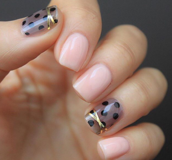 Mẫu nail bóng cực xinh.