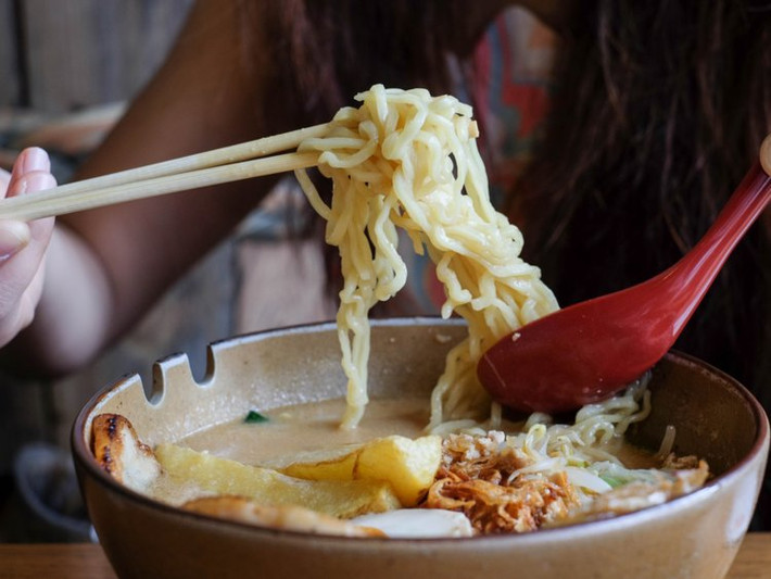 Mì Ramen là món ăn truyền thống quen thuộc ngon khó cưỡng của Nhật Bản. Món ăn này xuất hiện ở hầu hết các quán ăn và nhà hàng của Nhật.