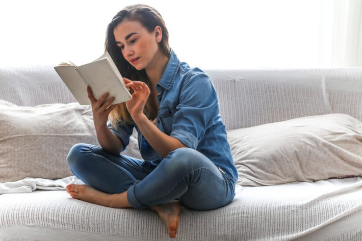 Hãy dành 10 phút để đọc bất kỳ bài báo hay cuốn sách nào giúp bạn có động lực để đạt được mục tiêu trong cuộc sống của mình.