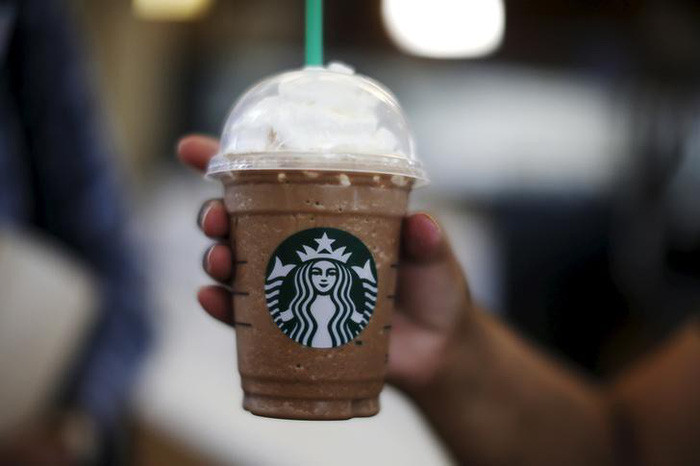 Reuters mới đây đưa tin, một thẩm phán tại Los Angeles (Mỹ) vừa ra phán quyết buộc công ty Starbucks và các hãng bán cà phê khác phải gắn nhãn cảnh báo nguy cơ gây ung thư lên các sản phẩm cà phê bán tại California.