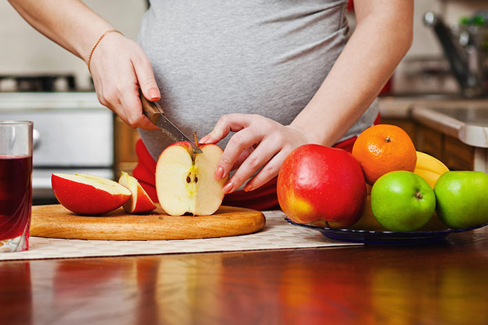 Salad trái cây là một cách tuyệt vời để ăn táo mỗi ngày. Ảnh: Internet.
