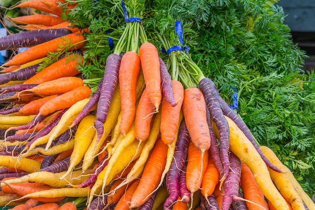 Ăn các loại thực phẩm giàu vitamin A làm tăng số lượng tế bào lympho trong cơ thể. Những tế nào này tiêu diệt và tấn công những kẻ xâm nhập bên ngoài và các tế bào ung thư. Thực phẩm giàu vitamin A có khả năng tăng cường miễn dịch.
