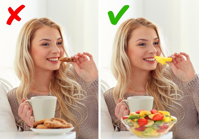 Trong khi các đồng nghiệp của bạn thưởng thức trà hoặc cà phê với bánh ngọt, bạn nên chọn phô mai và trái cây.
