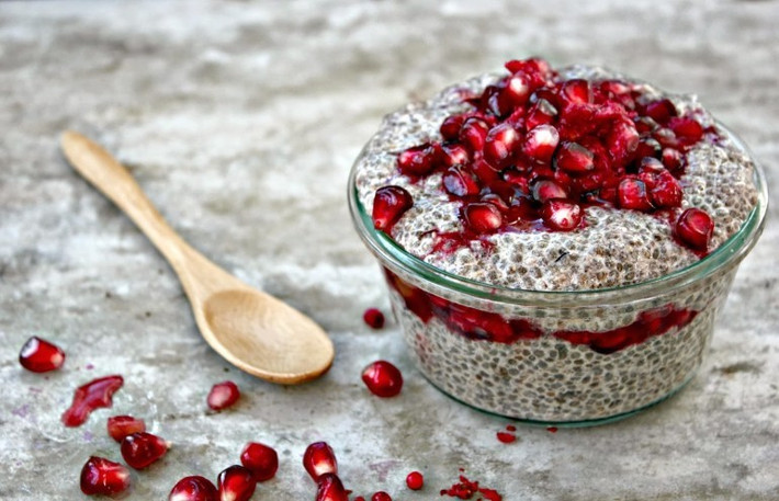 Việc thêm hạt chia vào các món bánh nướng và các món tráng miệng giúp bạn bổ sung protein.