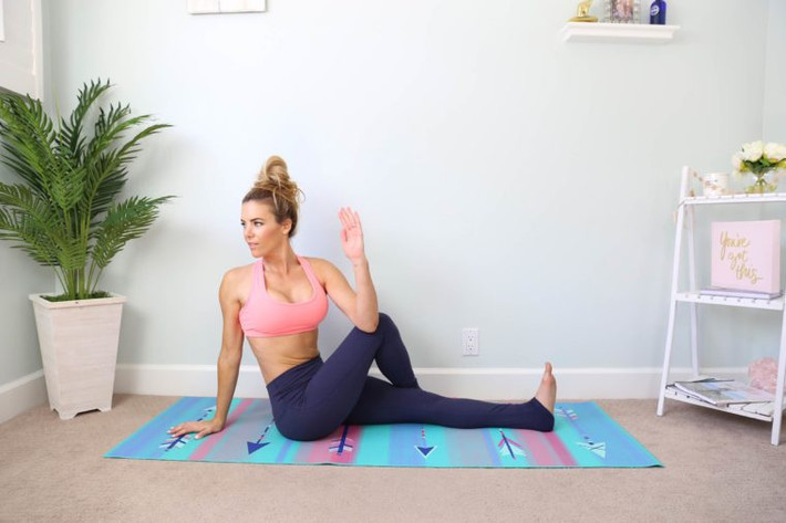 Tập yoga cũng giúp chị em giảm đau trong ngày ấy. Thêm vào đó, yoga còn giúp tăng năng lượng, giảm lo lắng và cải thiện tâm trạng tổng thể.