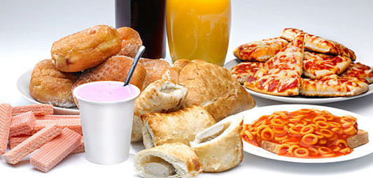 Tránh các thức ăn có đường, rượu và thịt chế biến cũng là cách đơn giản có thể giúp kiểm soát ung thư.
