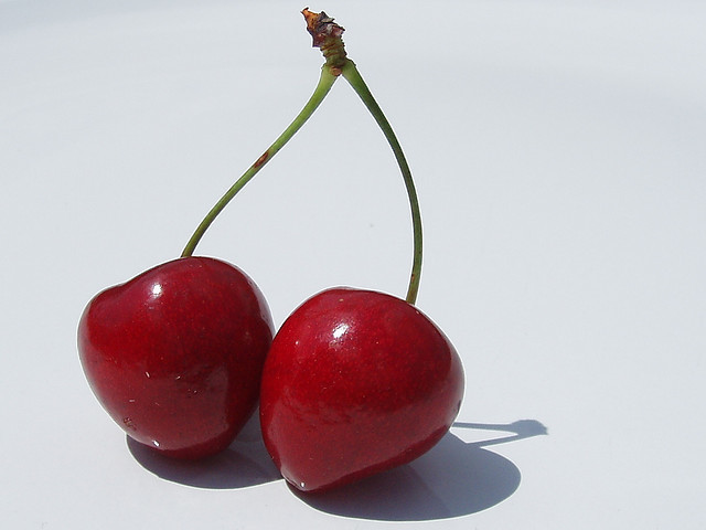 Cherry chứa có nồng độ cao vitamin A và C. Nó giúp tăng cường hệ miễn dịch, giảm các tình trạng viêm, hạ cholesterol...