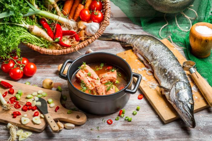 Nếu bạn muốn giảm cân siêu tốc để diện váy vóc mùa hè thì hãy thử chế độ ăn Địa Trung Hải. Chế độ ăn này gồm rất nhiều rau tươi, thịt nạc, thực phẩm có dầu ôliu...