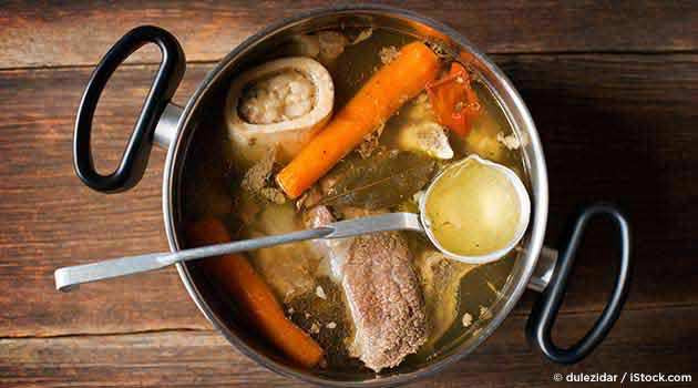 So với các loại canh khác thì nước hầm xương lợn là món canh phổ biến, rẻ tiền và dễ nấu nhất. Món này cũng khá bổ dưỡng cho sức khỏe.