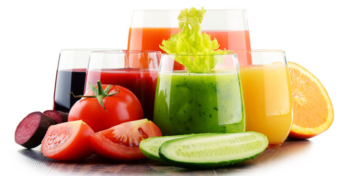 Các loại nước ép như nước ép bông cải xanh, nước ép cải xoăn, nước ép cà chua, nước ép đu đủ, nước ép dưa hấu và nước dứa rất giàu lưu huỳnh. Lưu huỳnh được biết đến là chất giúp chống mụn trứng cá rất tốt.