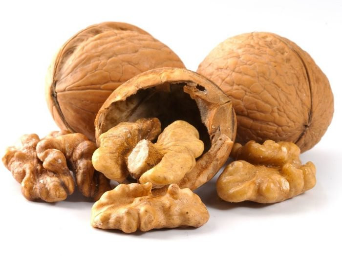 Quả óc chó chứa đầy axit béo omega-3 giúp tăng lượng tinh binh và tăng lưu lượng máu đến tinh hoàn.