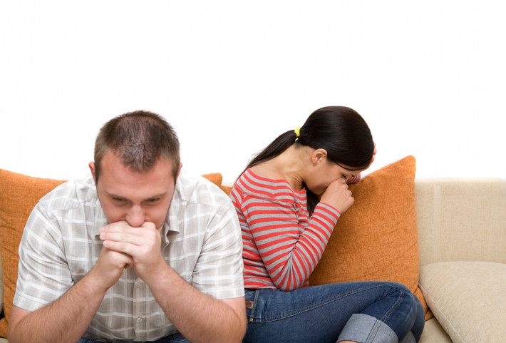 Nếu bạn đang cảm thấy thất vọng về chồng, chán nản với gia đình này, ... thì có thể cuộc hôn nhân của bạn đang xuống dốc không phanh đó.