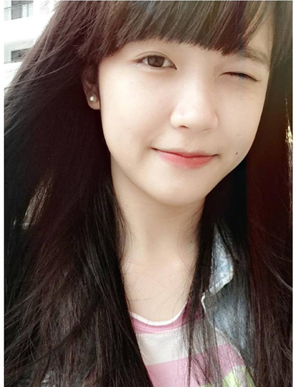 Tâm Xíu (tên thật là Hoàng Thị Minh Tâm, sinh năm 1996) là một trong những hot teen Hà thành được rất nhiều bạn trẻ biết đến và yêu quý. Nhờ sở hữu ngoại hình ưa nhìn và đặc biệt là nụ cười thánh thiện, trong sáng, Tâm Xíu xuất hiện trên nhiều trang bìa của các báo dành cho tuổi teen.