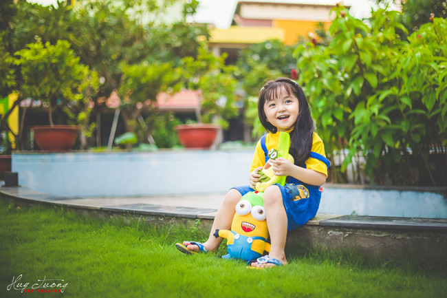 Nhiếp ảnh gia Huy Tưởng cho biết, Susu rất thích nhân vật minion. Susu cũng được mẹ mua cho rất nhiều đồ chơi có hình thù nhân vật hoạt hình ngộ nghĩnh này.