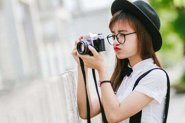 Ê Vo từng xuất hiện bên cạnh Sơn Tùng trong một clip quảng cáo.
