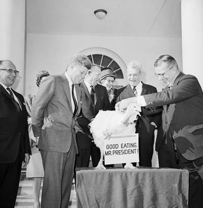 Vào năm 1963, Tổng thống John F. Kennedy thực hiện lễ xá tội cho gà tây trong lễ Tạ ơn tại Nhà Trắng rồi cho con vật này trở về trang trại. Kể từ đó, các Tổng thống Mỹ đều thực hiện lễ xá tội gà tây.